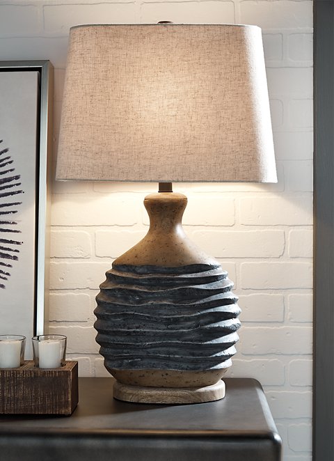 Medlin Signature Design by Ashley Table Lamp image
