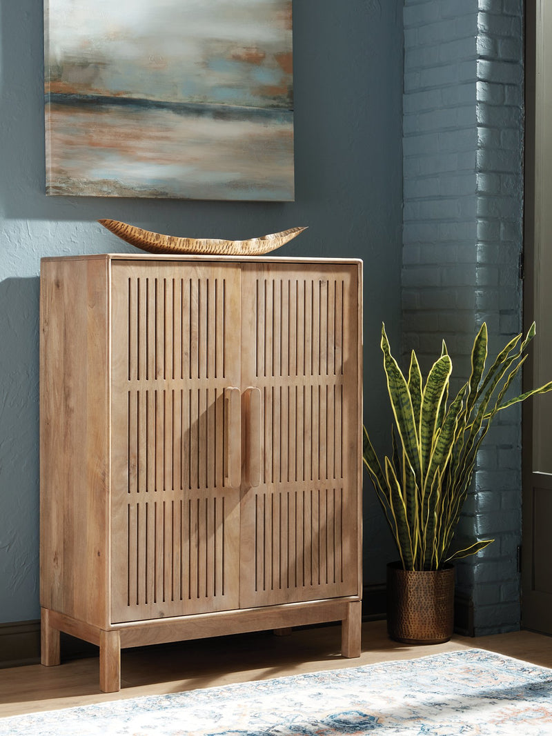 Pellamour Bar Cabinet - Sanctuary Home Furnishings (CA)*