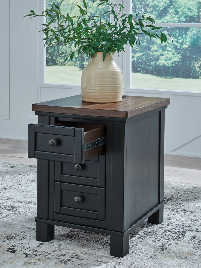 Wildenauer Chairside End Table - Sanctuary Home Furnishings (CA)*