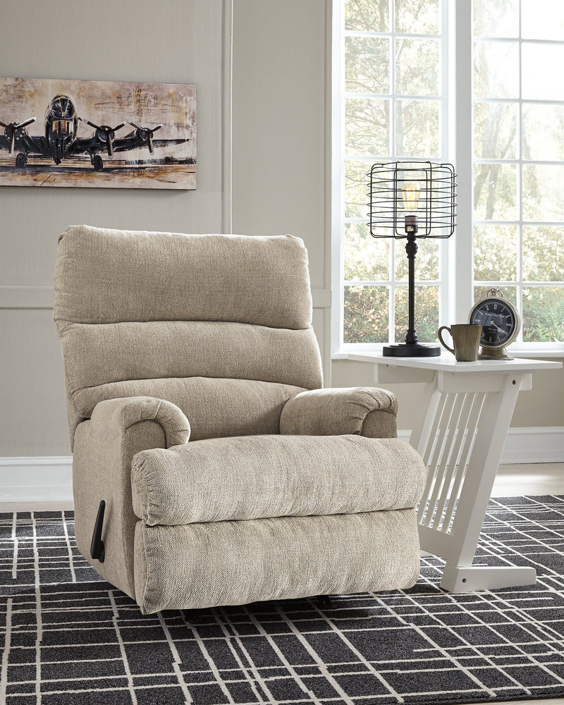 Man Fort Signature Design by Ashley Recliner