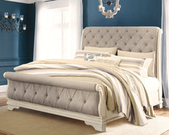 Realyn Signature Design by Ashley Bed