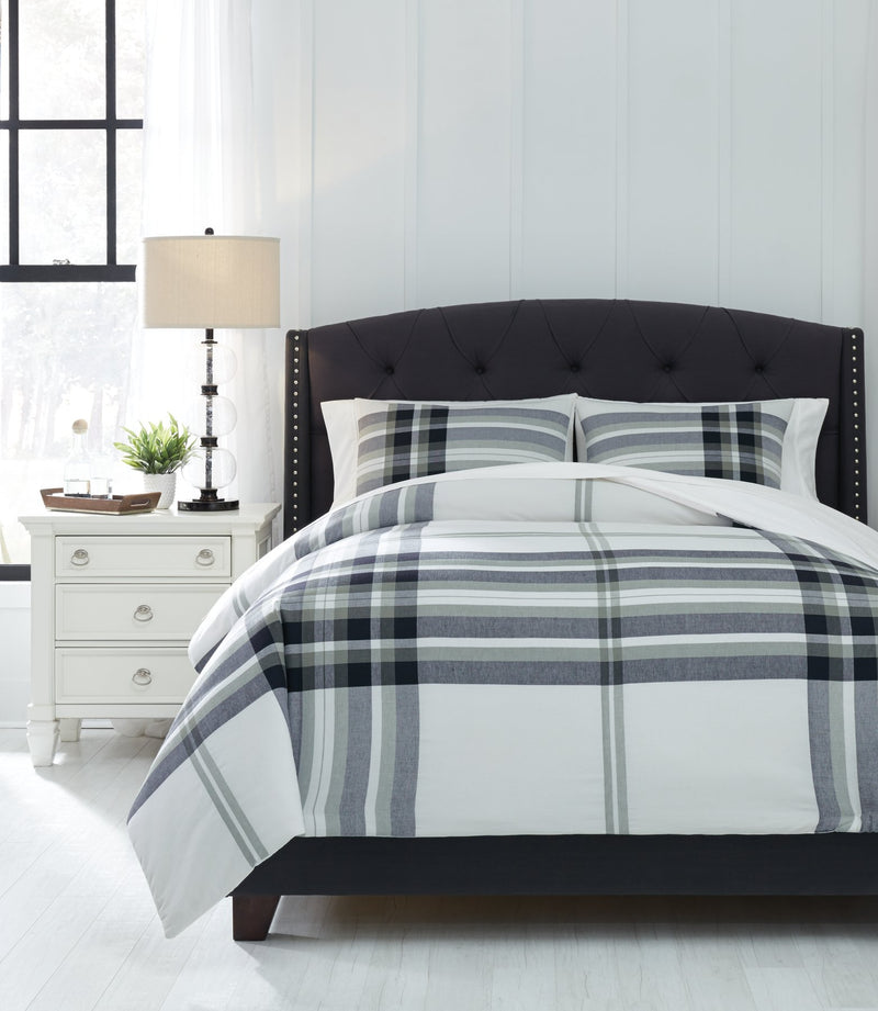 Stayner Signature Design by Ashley Comforter Set Queen image