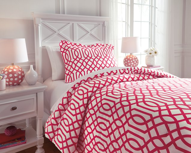 Loomis Signature Design by Ashley Comforter Set Twin image