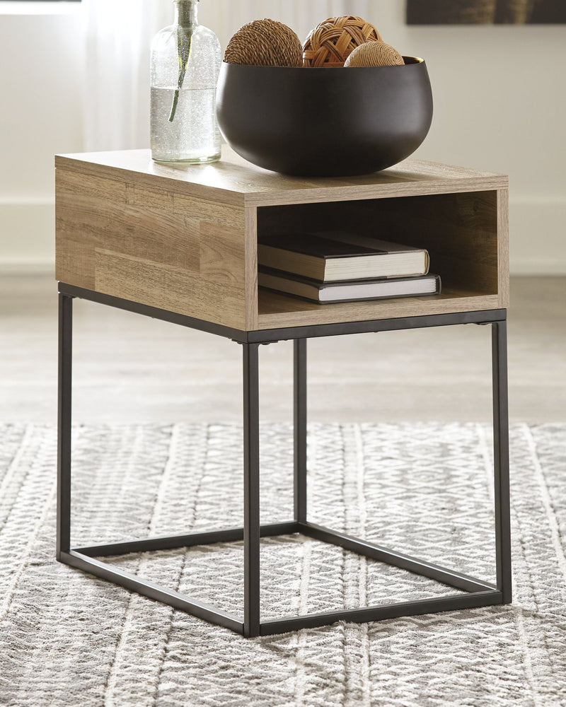 Gerdanet Signature Design by Ashley End Table image